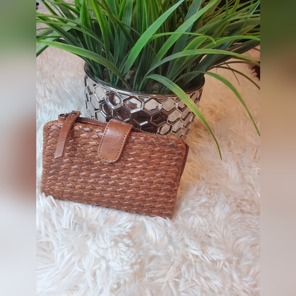 Vilenca Holland Women's Browm Leather Woven Credit Card Slots Organizer - Picture 10 of 10